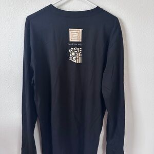 Men’s XL Frank Lloyd Wright long sleeve shirt. Never worn